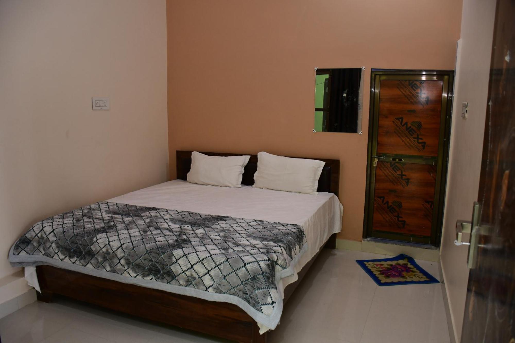 Shree Ram Hotel Ayodhya Ngoại thất bức ảnh