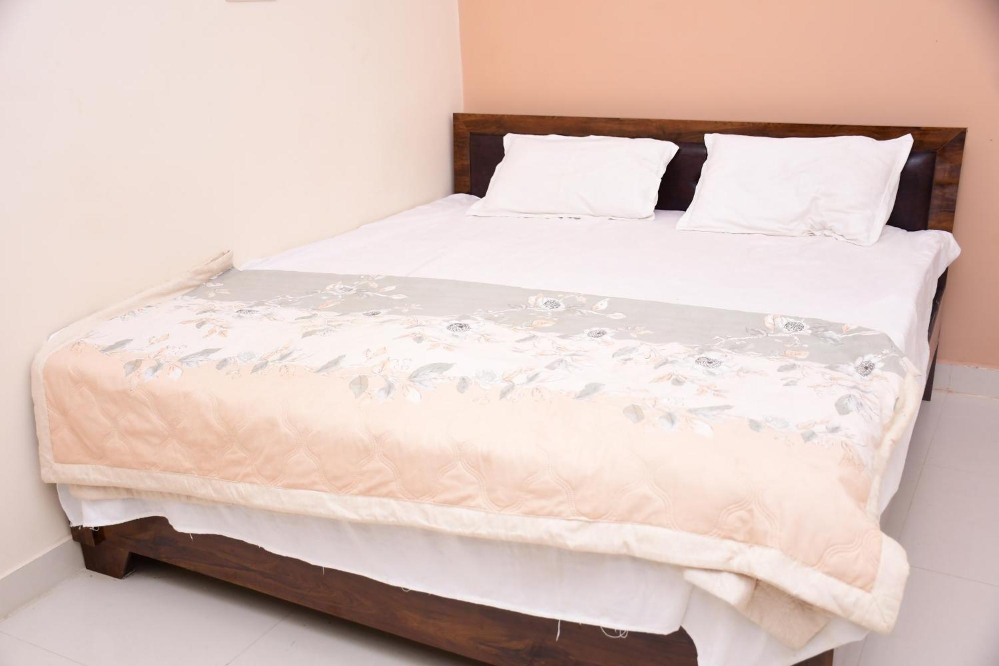 Shree Ram Hotel Ayodhya Ngoại thất bức ảnh