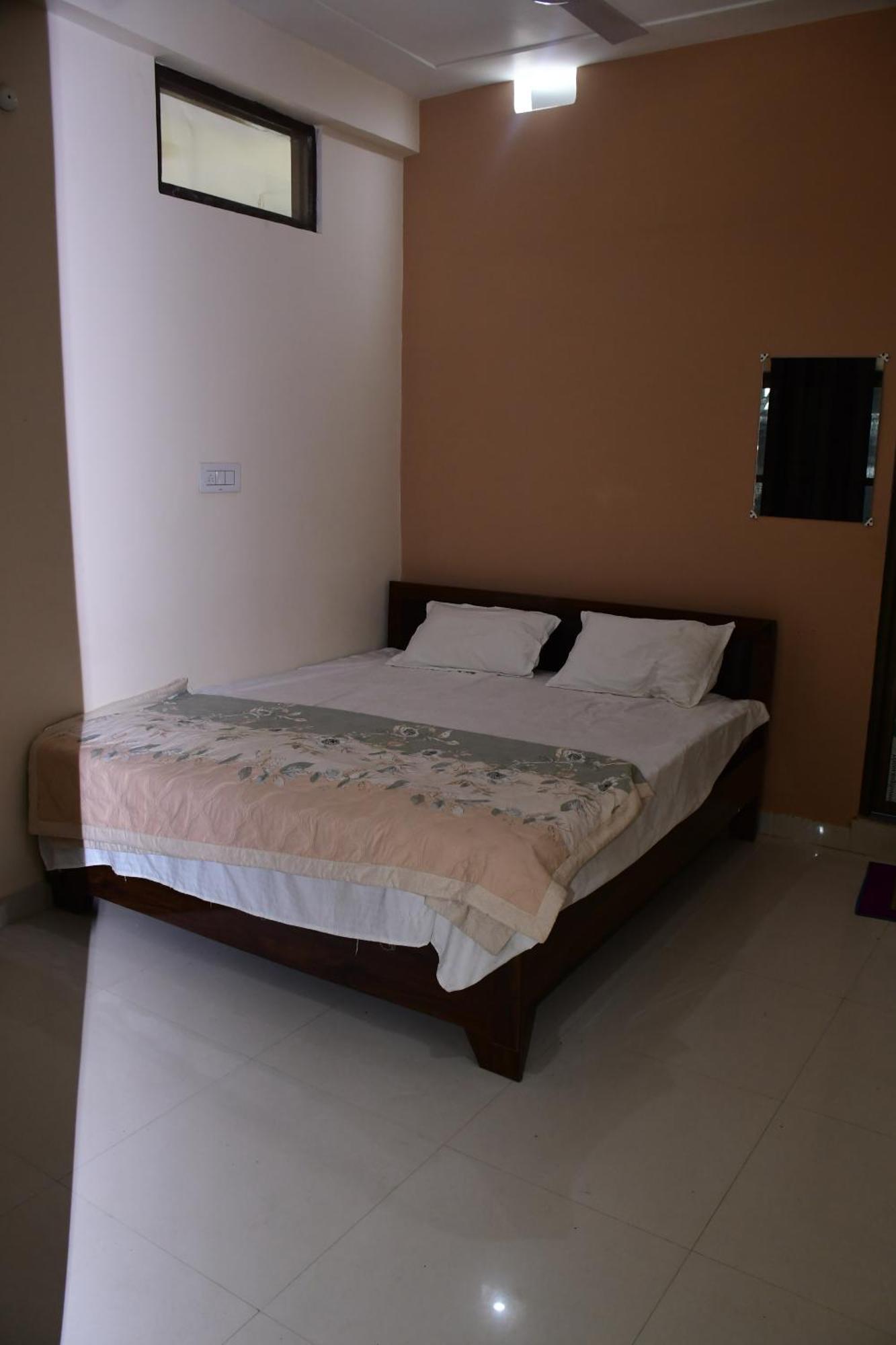 Shree Ram Hotel Ayodhya Ngoại thất bức ảnh
