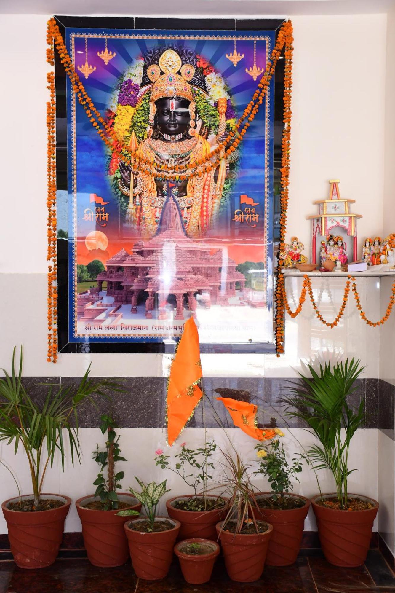 Shree Ram Hotel Ayodhya Ngoại thất bức ảnh