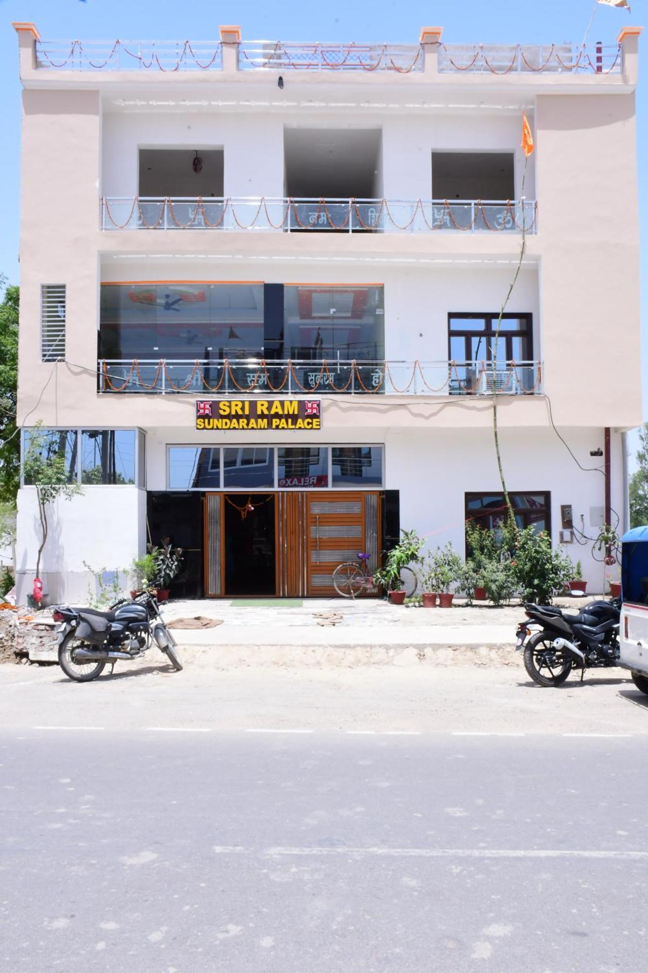 Shree Ram Hotel Ayodhya Ngoại thất bức ảnh