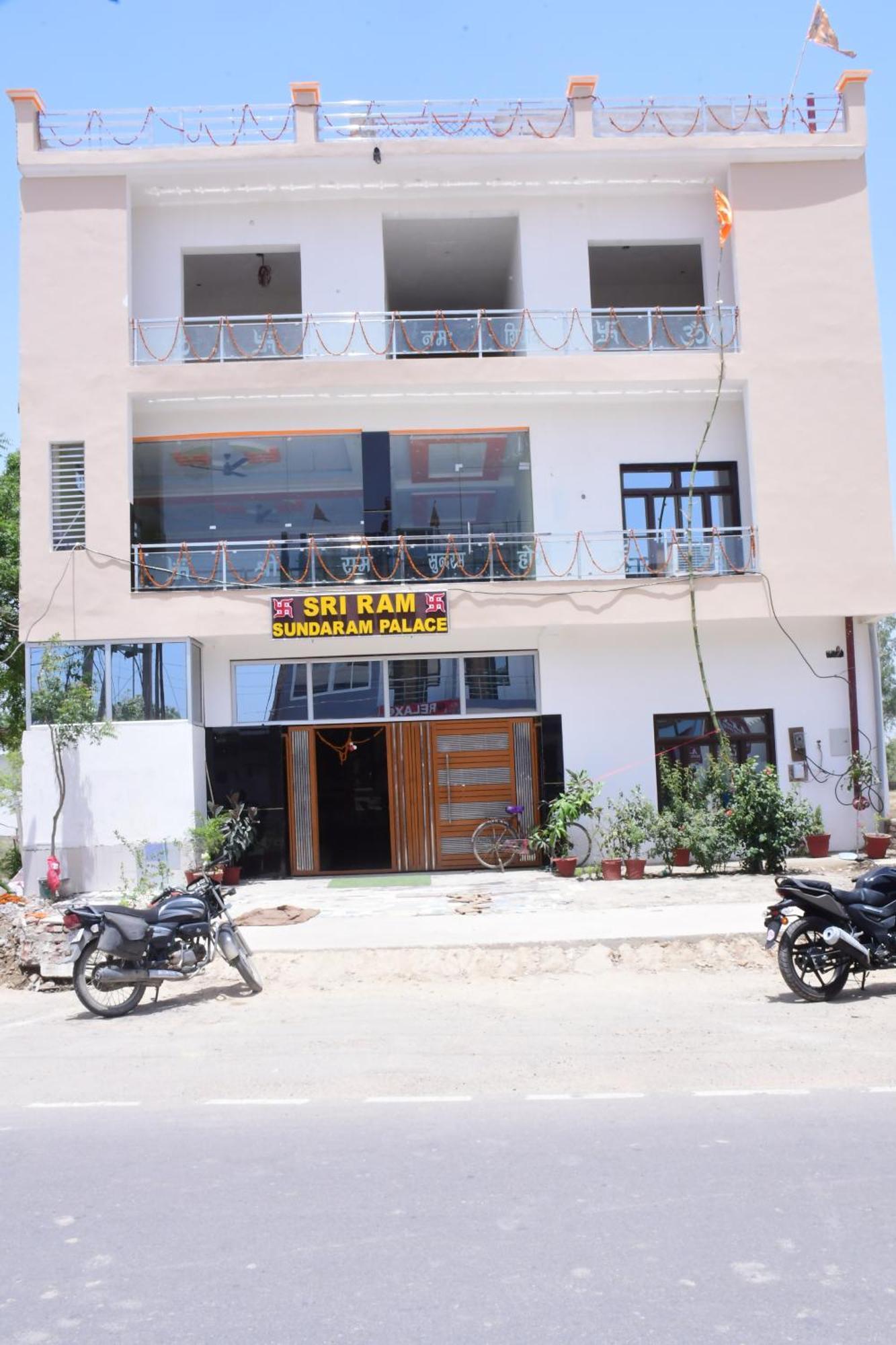 Shree Ram Hotel Ayodhya Ngoại thất bức ảnh